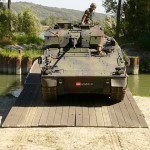 Schützenpanzer Ulan und Pionierbrücke 2000