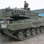 Kampfpanzer Leopard 2 A4 vor den Fahrzeughallen in Wels © PzBrig15 Kampfpanzer Leopard 2 A4