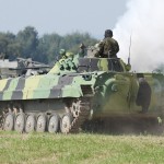 096 - Ein Schützenpanzer BMP-2 (BVP-2) errichtet eine Nebelwand Schützenpanzer BMP-2 (BVP-2 - Bojové Vozidlo Pěchoty)