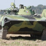 097 - Der Schützenpanzer BMP-2 (BVP-2) ist mit einer 30 mm Maschinenkanone und einem 7,62 mm MG bewaffnet. Er kann 3 Mann Besatzung und bis zu 7 Grenadiere transportieren Schützenpanzer BMP-2 (BVP-2 - Bojové Vozidlo Pěchoty)