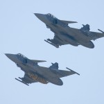 039 - Zwei Saab JAS-39C Gripen führten ein Abfangmanöver vor Saab JAS-39C Gripen, Czech Air Force