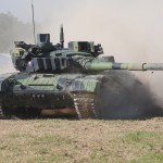 032 - Nachdem die Panzergrenadiere das Lager erobert haben rücken die Kampfpanzer zur Sicherung vor Kampfpanzer T-72M4 CZ