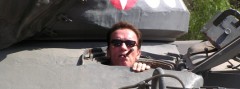 Arnold Schwarzenegger in seinem Kampfpanzer M47 Patton '331'