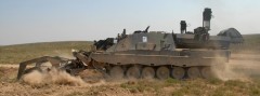 Pionierpanzer Kodiak mit Minenpflug