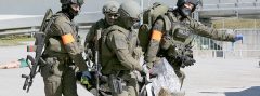 Bei der Übung TROMOS 17 packen Polizei und Bundesheer gemeinsam an © LPD Tirol