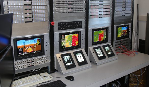 Das mitgelieferte Software Implementation Lab der Fliegerwerft ist das dazugehörige Programmierpult © Georg Mader Das mitgelieferte Software Implementation Lab der Fliegerwerft ist das dazugehörige Programmierpult © Georg Mader