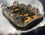 LCAC mit HMMWVs.