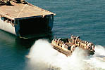 LCAC kehrt zum Mutterschiff zur&uuml;ck.