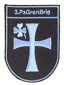 vorne: Logo der ABC-Abwehrschule / hinten:  Abzeichen der AFDRU