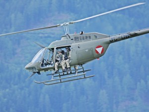 Jagdkommandos und Bell OH-58B Kiowa