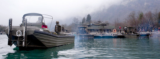 Kampfpanzer Leopard 2A4 auf der 60 Tonnen Fähre