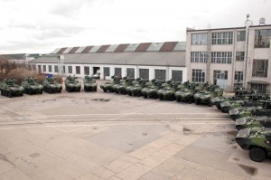 Die ersten 17 Radpanzer Pandur II für die tschechische Armee warten in Wien Simmering auf Auslieferung © GDELS Steyr