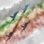 FM3 - Trikolore: 4 Maschinen der Frecce Tricolori beim Durchfliegen des Farbschleier ihrer Teamkollegen © Frank Mühlberg