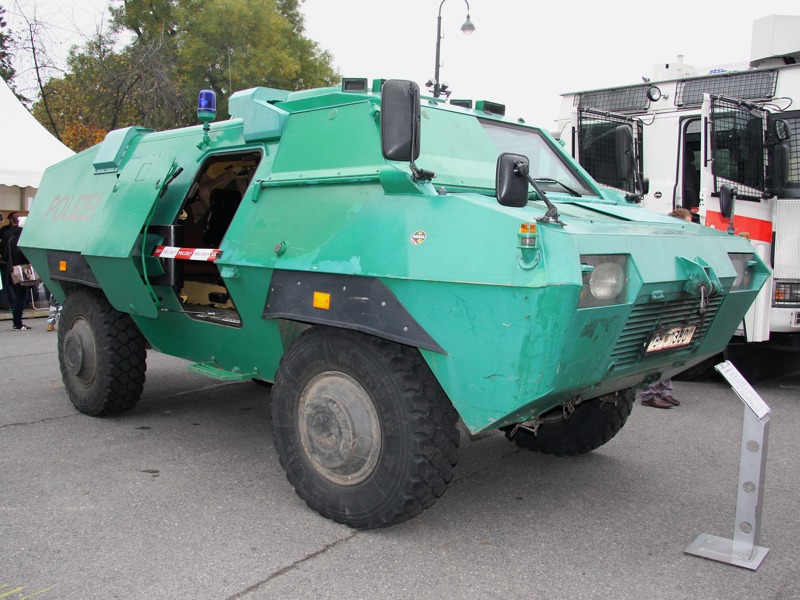 "Dingo der Polizei" - Der TM-170 ist ein Panzerwagen auf dem Fahrgestell des Unimog © Doppeladler.com