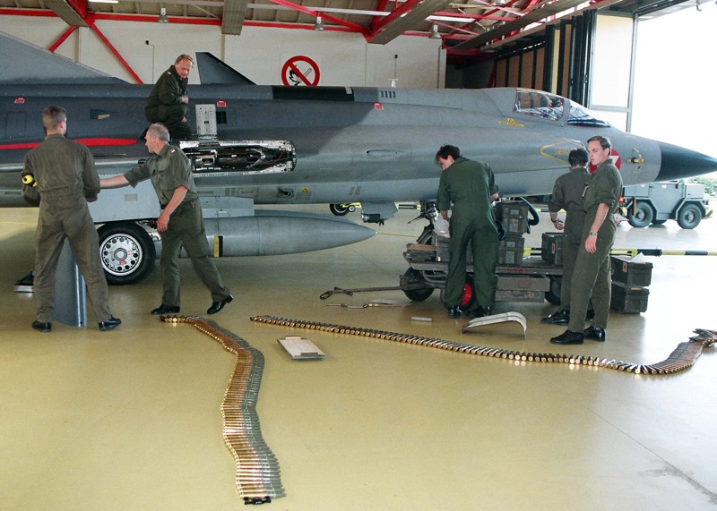 Slowenienkrise 1991 - die Draken werden aufmunitioniert und fliegen Patrouille © Bundesheer
