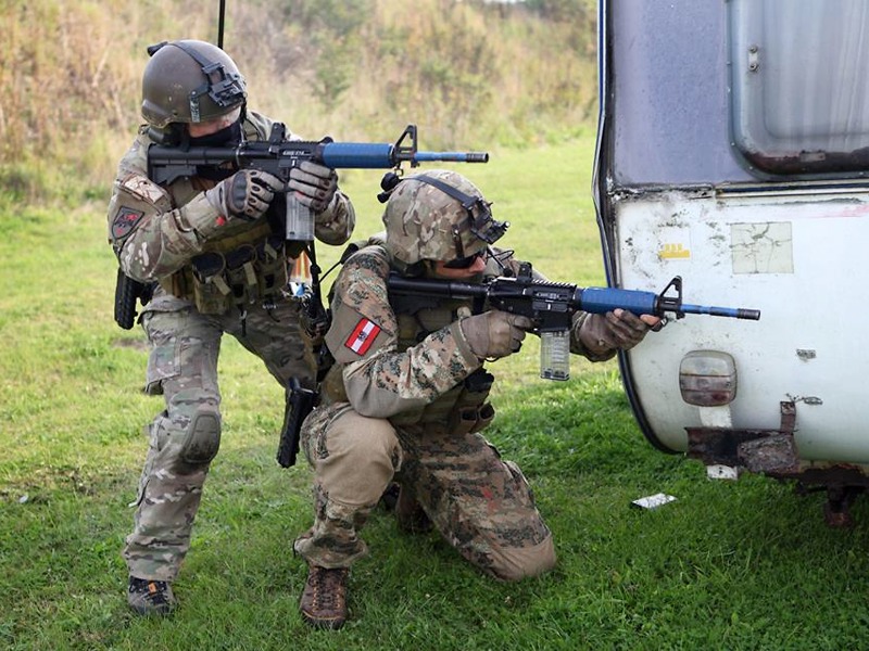Jagdkommando-Soldaten am Medientag mit dänischen Übungswaffen © Bundesheer