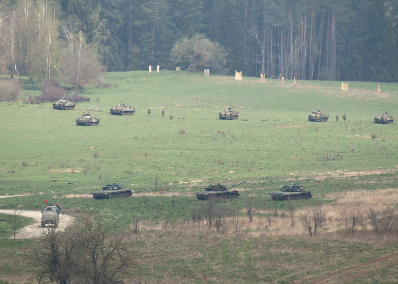 Tschechische Panzergrenadiere beim Angriff © Doppeladler.com