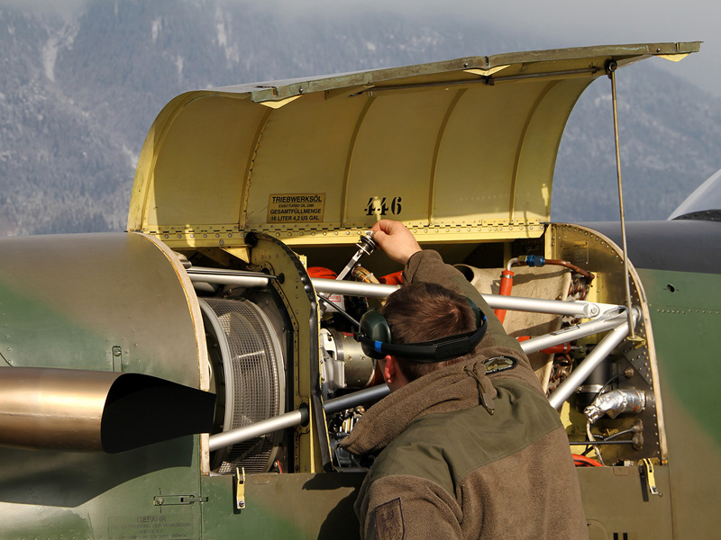 Kleinere Wartungsereignisse mussten auch in Innsbruck durchgeführt werden können - Pilatus PC-7 © Bundesheer