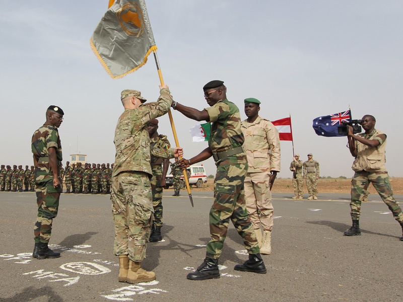 Die Opening Ceremony. Im Hintergrund der Fahnentrupp des Österreichischen Kontingents © US Botschaft Senegal