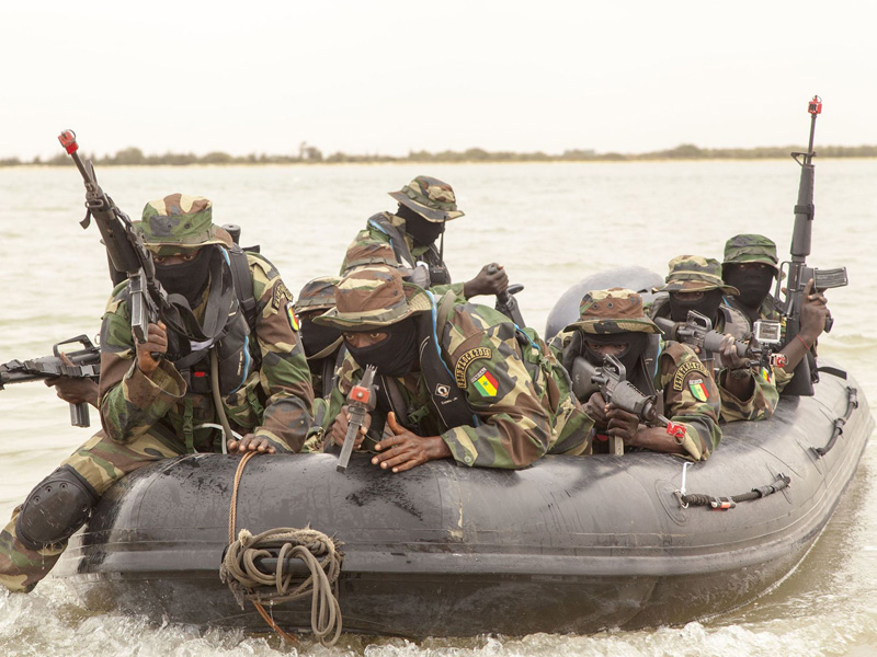 Flussoperationen kommen aufgrund der vielen Gewässer in Westafrika hohe Bedeutung zu. Hier eine senegalesische Einheit © africom.mil