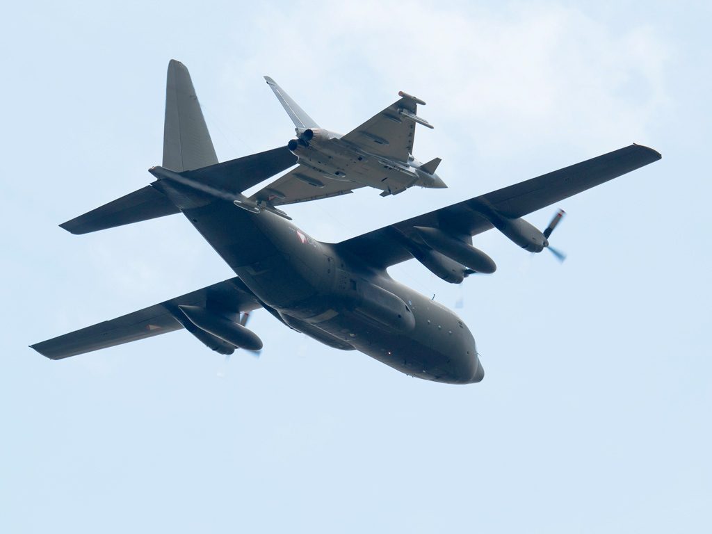 Abfangvorführung: C-130 Hercules und Eurofighter Typhoon © Doppeladler.com
