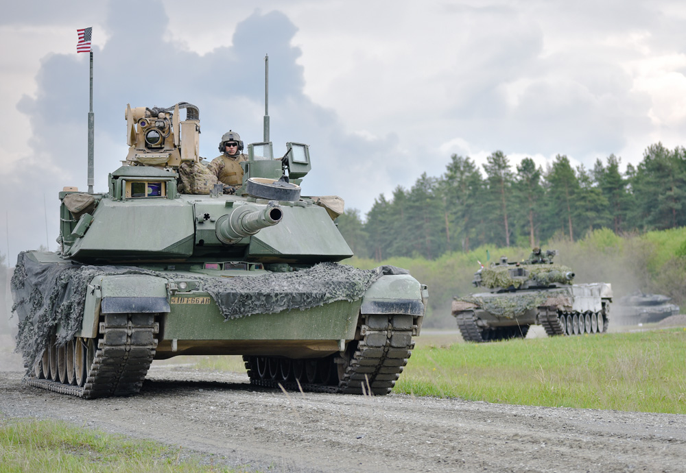 Treffen der Generationen: Kampfpanzer M1A2 SEP und Leopard 2A4 © US Army