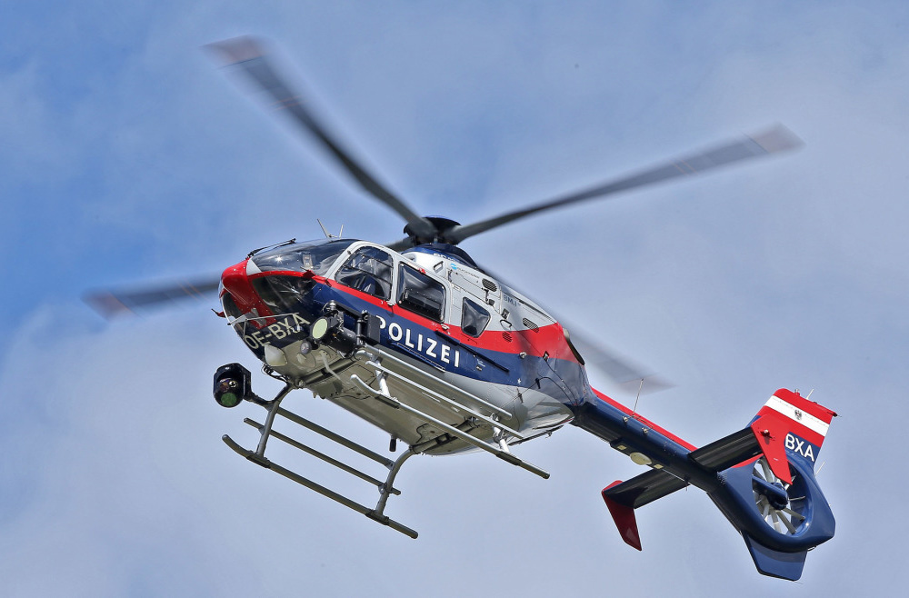 OE-BXA ist ein Eurocopter EC135 P2+ (Airbus Helicopters H135) der Flugpolizei © krone.at