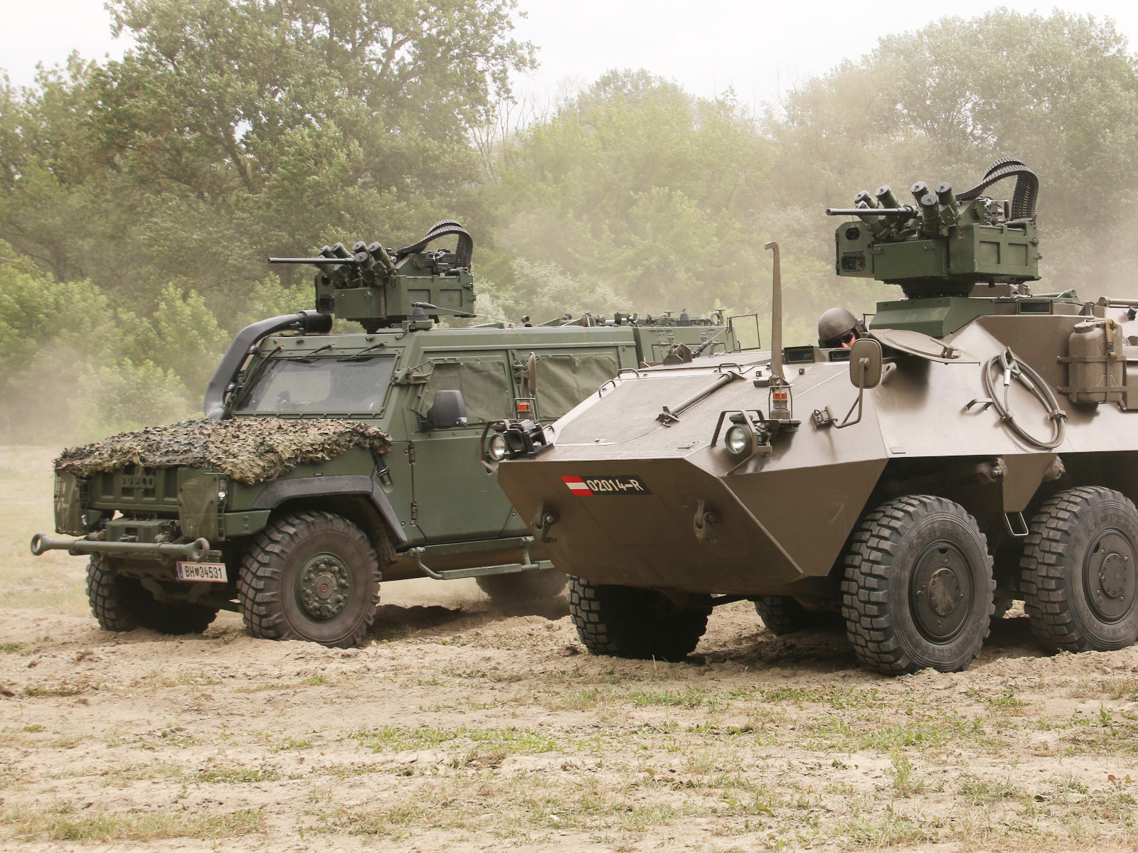 Husar und Pandur - beide mit Waffenstation WS4 Panther © Doppeladler.com