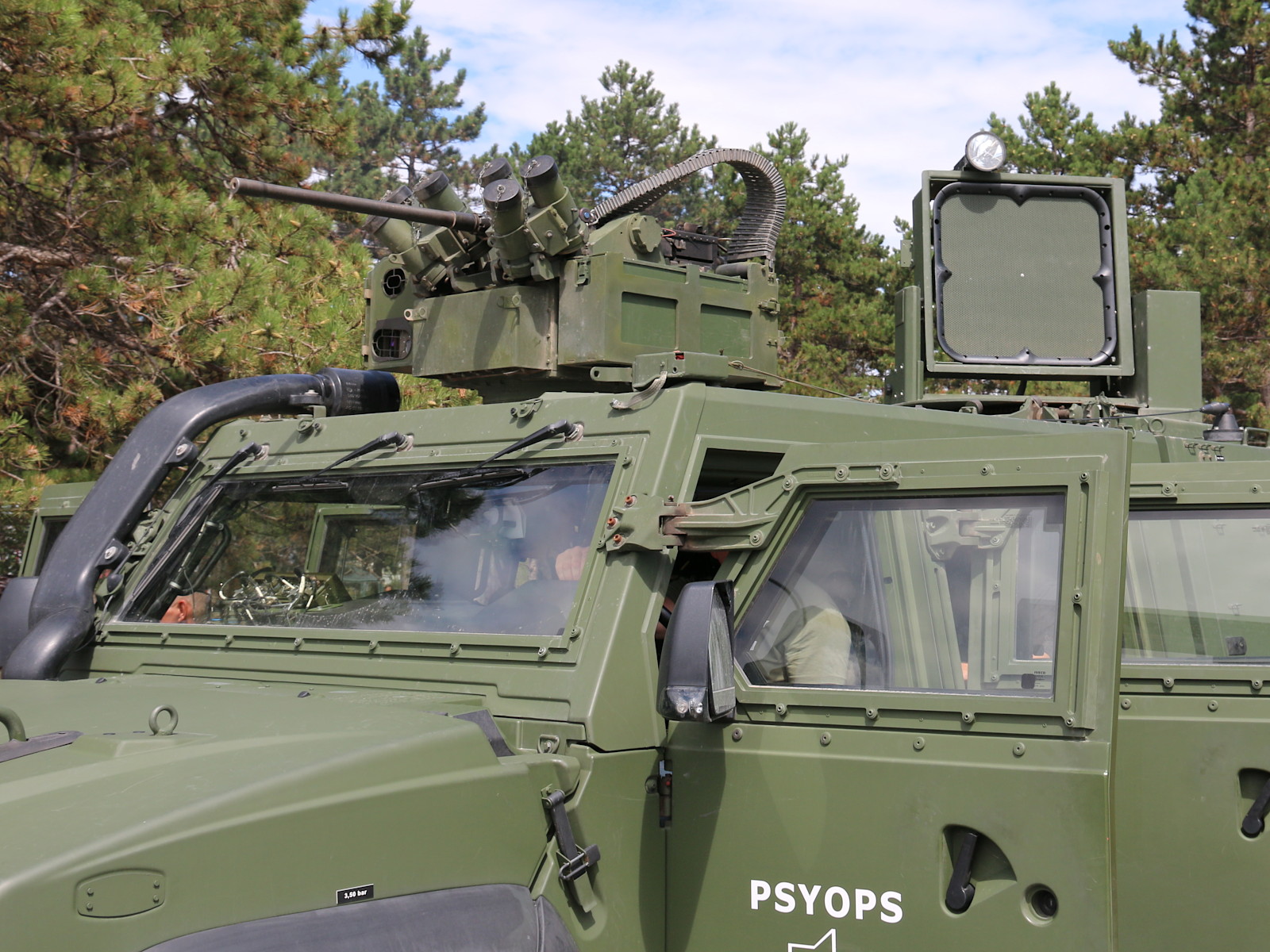 PSYOPS Husar mit Waffenstation WS4 Panther und fernsteuerbares 146 dB Lautsprechersystem © Doppeladler.com