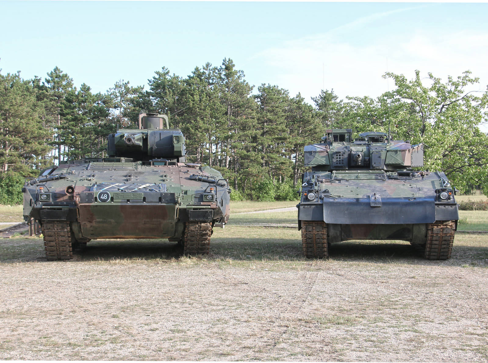 Schützenpanzer Puma (41 t, 1090 PS) und Ulan (28 t, 720 PS) © Doppeladler.com