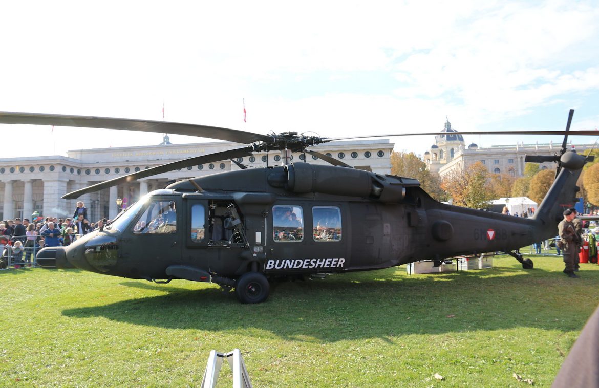 Sikorsky S-70A-42 Black Hawk © Doppeladler.com