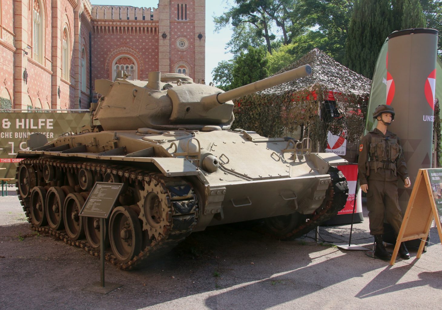 1955 wurden dem neuen Bundesheer 46 leichte Panzer des Typ M24 Chaffee von den USA überlassen © Doppeladler.com