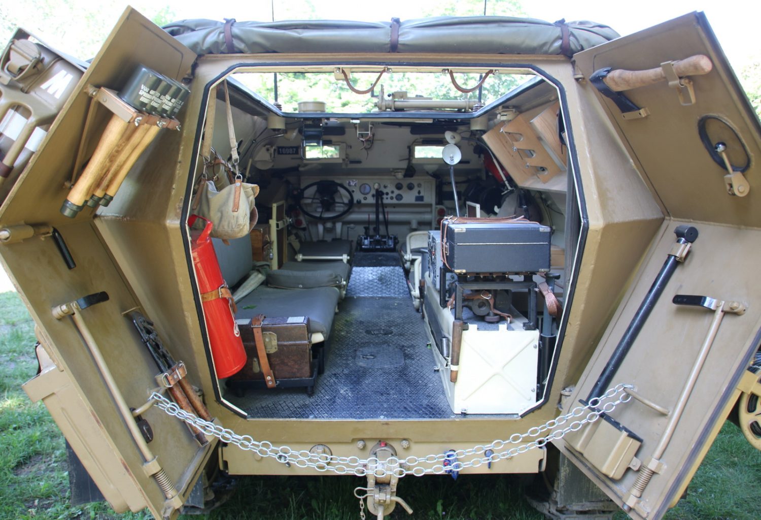 Der Innenraum des OT-810 / Sd.Kfz. 251 © Doppeladler.com