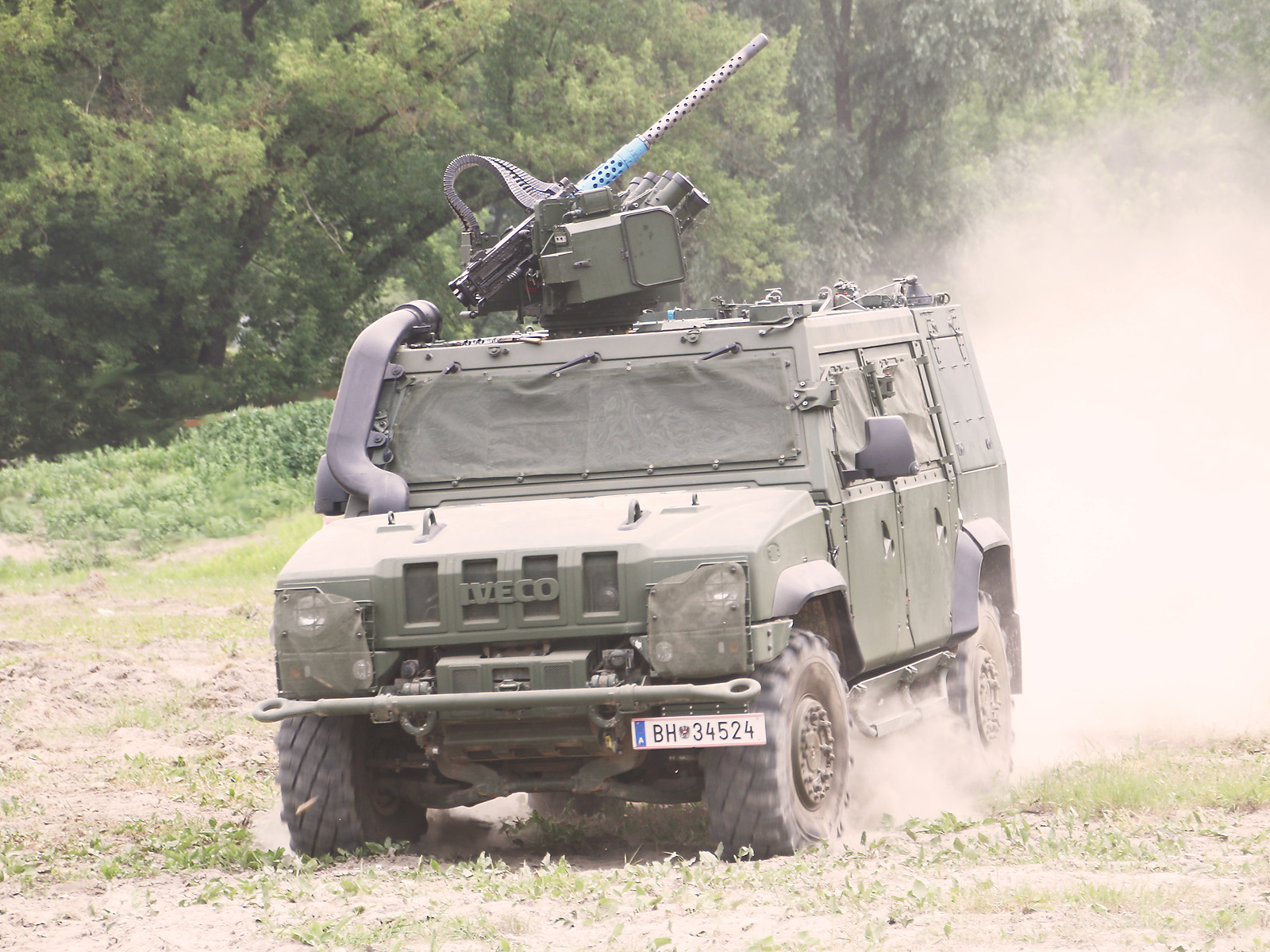 Geschütztes Mehrzweckfahrzeug GMF Husar (Iveco LMV) © Doppeladler.com