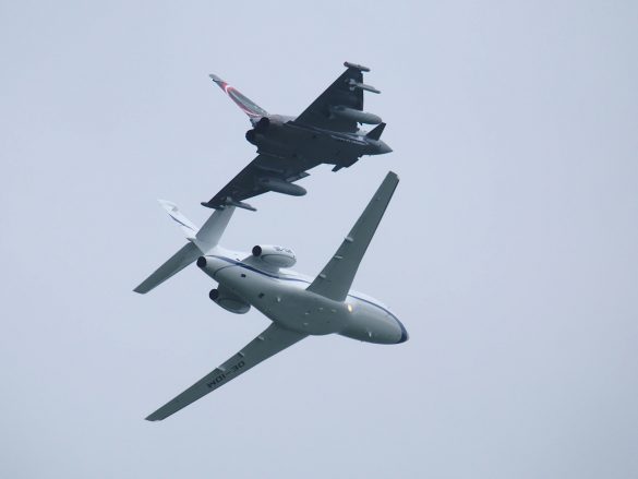 Eurofighter Typhoon fängt Dassault Aviation Falcon 900EX ab © Doppeladler.com