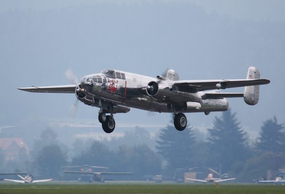 North American B-25J Mitchell 'N6123C' © Doppeladler.com