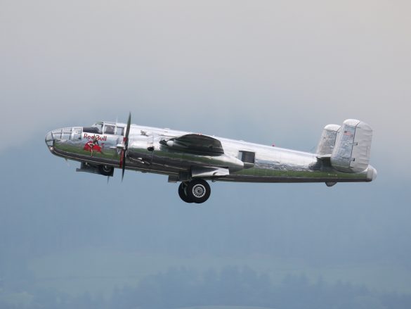 North American B-25J Mitchell 'N6123C' © Doppeladler.com