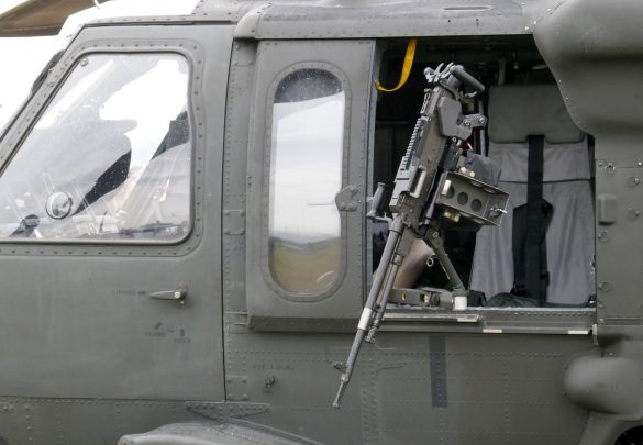 7,62 mm MG FN MAG 58D am Sikorsky S-70A-42 Black Hawk © Doppeladler.com