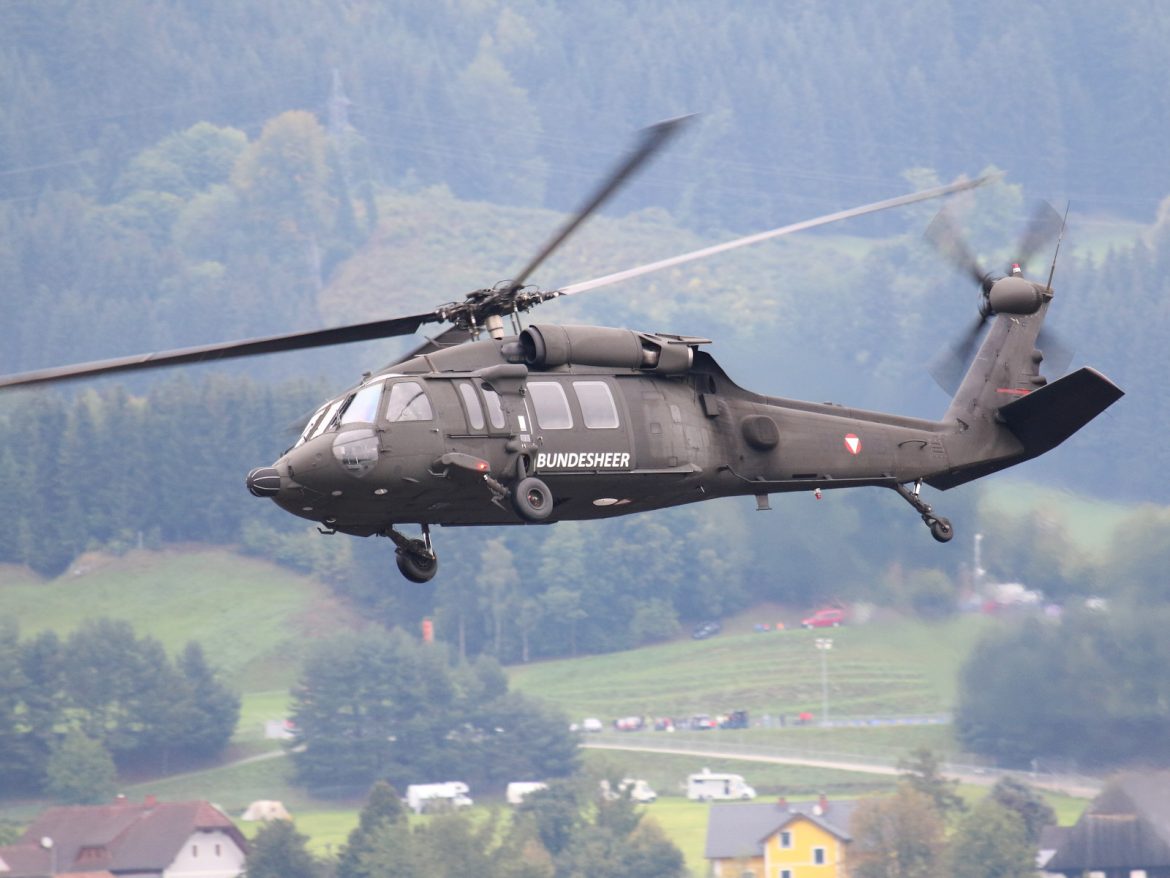 Sikorsky S-70A-42 Black Hawk '6M-BB' © Doppeladler.com