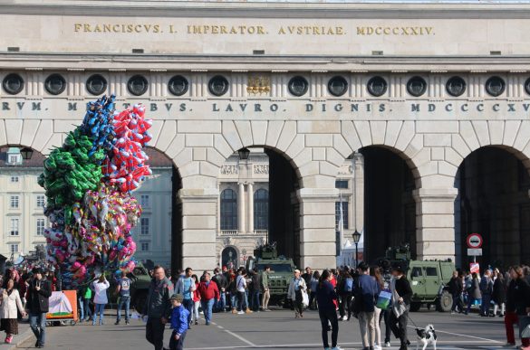 GMF Husar der Militärpolizei am Äußeren Burgtor © Doppeladler.com