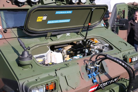 Motorraum des BvS10 AUT Hägglunds © Doppeladler.com