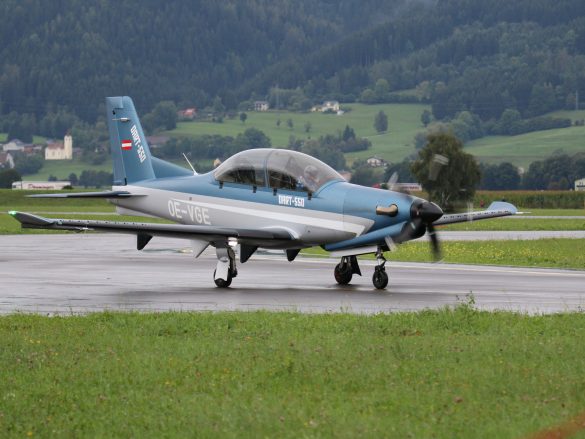 Diamond DART 550 'OE-VGE' (Diamond Aircraft Reconnaissance Trainer) © Doppeladler.com