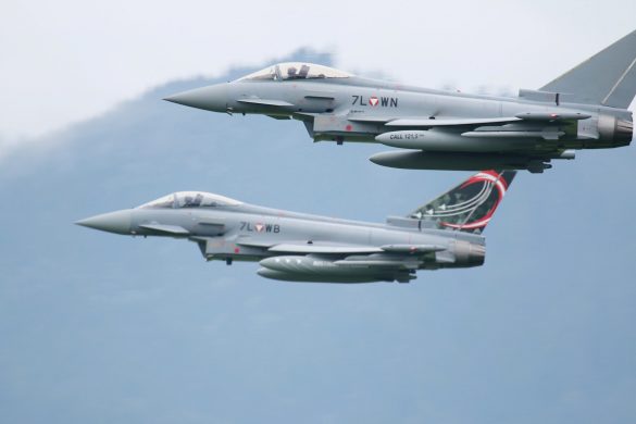 Eurofighter Typhoon '7L-WN' mit '7L-WB' © Doppeladler.com