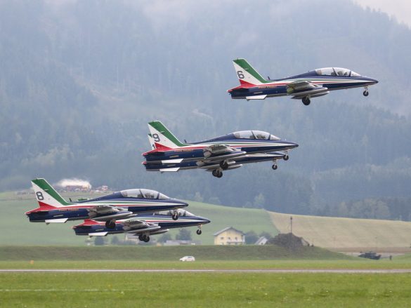 Frecce Tricolori (Aermacchi MB-339 PAN) © Doppeladler.com