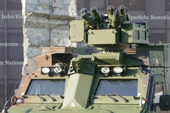 Waffenstation WS4 Panther von ESL AIT sowie Rundumsichtsystem OIP Sensor Systems SENTINEL auf dem BvS10 © Doppeladler.com