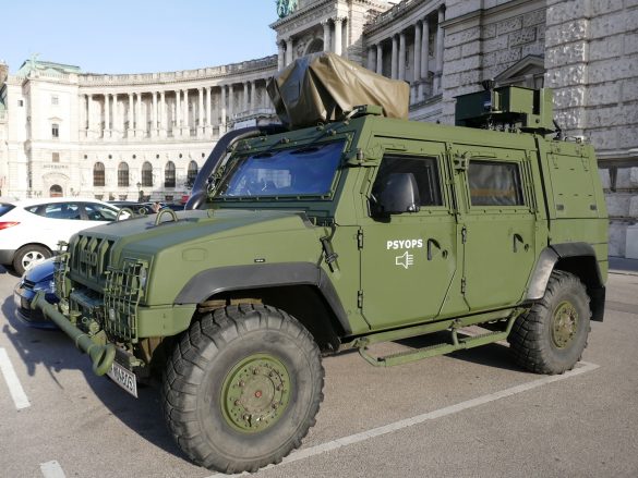 GMF HUSAR der PSYOPS Truppe mit 146 dB Lautsprechersystem © Doppeladler.com