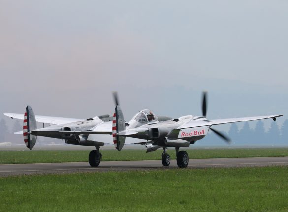 Lockheed P-38L Lightning 'N25Y' © Doppeladler.com