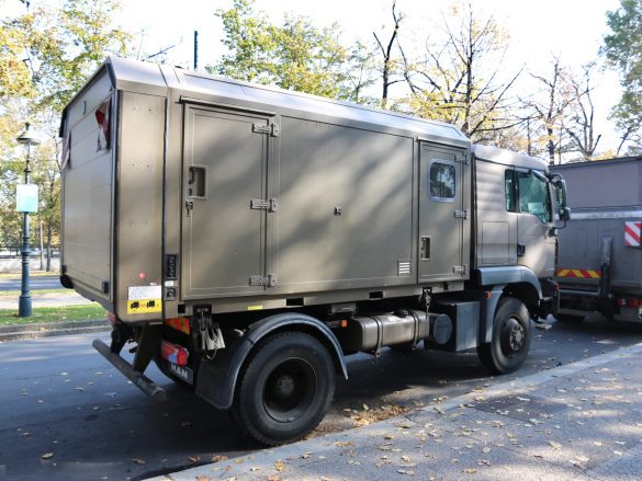 MAN 12.240 4x4 BL mit Wechselaufbau "Feldkabeltrupp" © Doppeladler.com