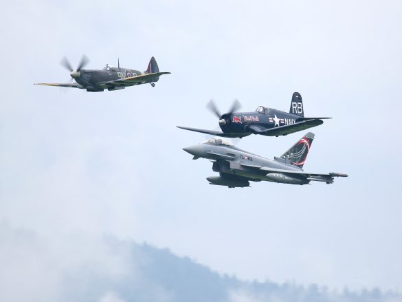 Spitfire, Corsair, Eurofighter Typhoon © Doppeladler.com