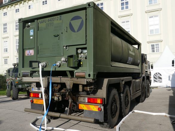 10.000 Liter Trinkwasserbehälter auf ÖAF 32.403 VFAEG © Doppeladler.com
